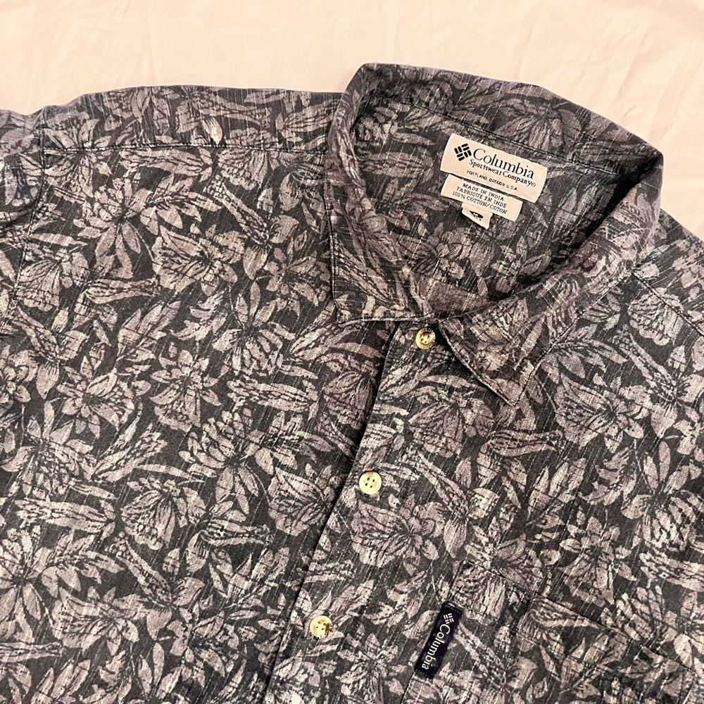 Colombia Men’s Medium Blue Floral Casual Short Sleeve
